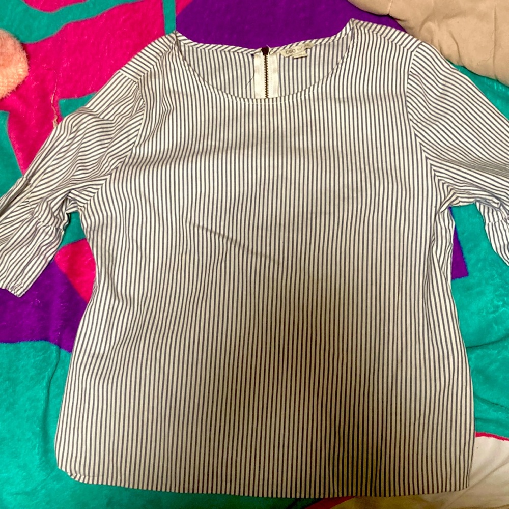 Has a little mark for iron. (hardly noticeable)